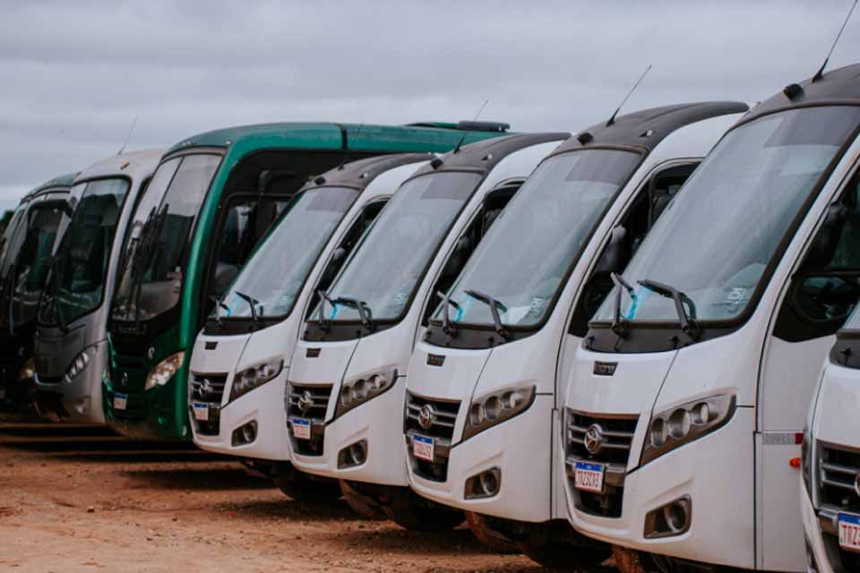 Prefeitura de Ji-Paraná apresenta nova frota de ônibus escolares para a zona rural 