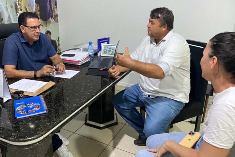 Assinada ordem de serviço para revitalização de canteiros centrais com iluminação, acessibilidade e calçadas em Rolim de Moura