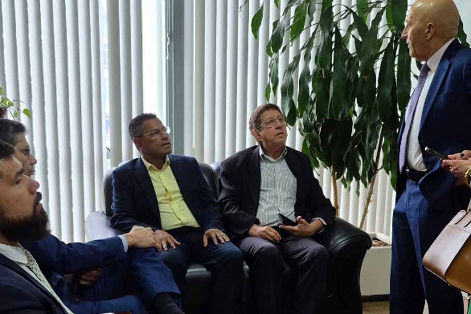 Ausência de resposta concreta do MGI sobre a Dedicação Exclusiva leva o SINDSEF a acionar o TCU para resolver o problema dos professores transpostos