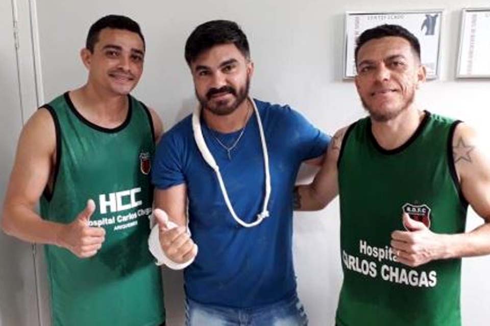 Torcedor recebe visita de jogadores do Real Ariquemes