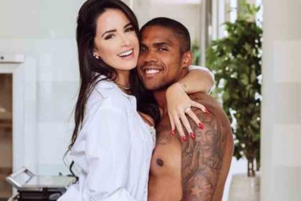 Casamento de Douglas Costa é remarcado para 19 de janeiro
