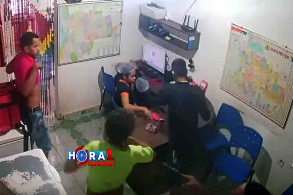 Dupla invade pizzaria faz funcionários e clientes reféns durante roubo 