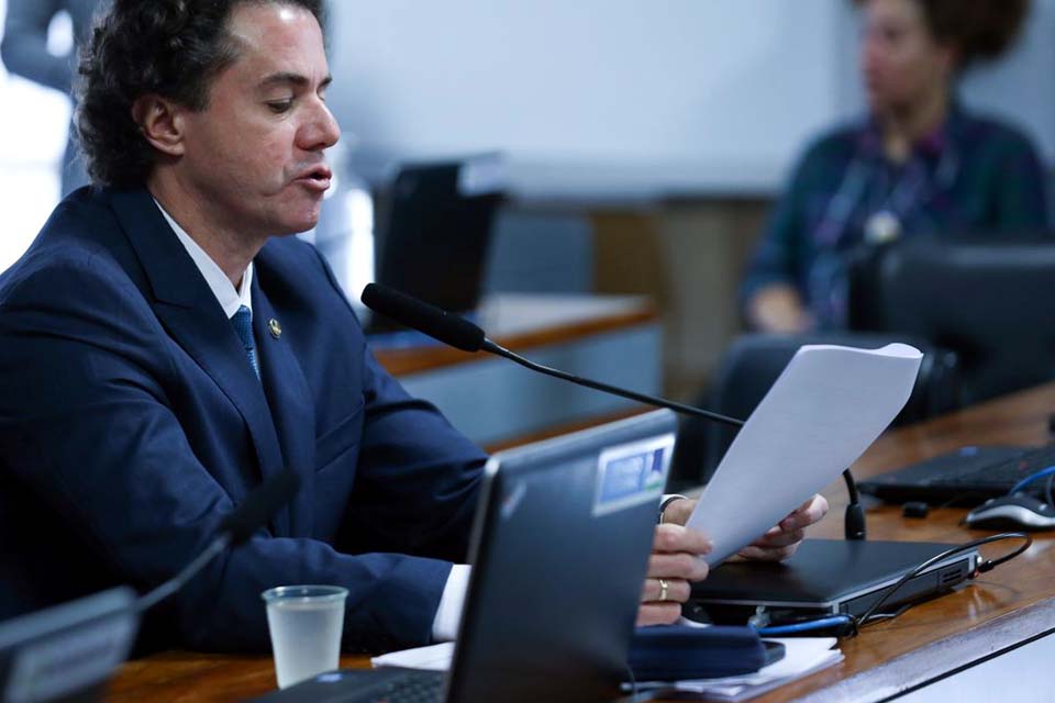 Relatório sobre indicação de Zanin ao STF é lido no Senado 