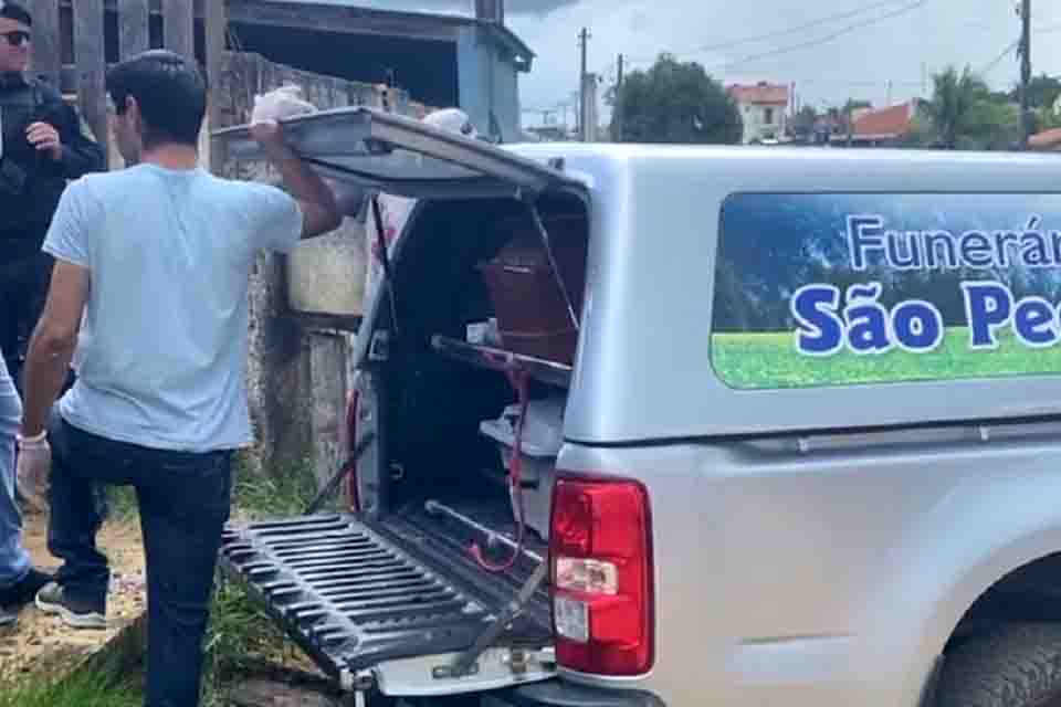 Casal assassinado a facadas dentro de residência em Buritis