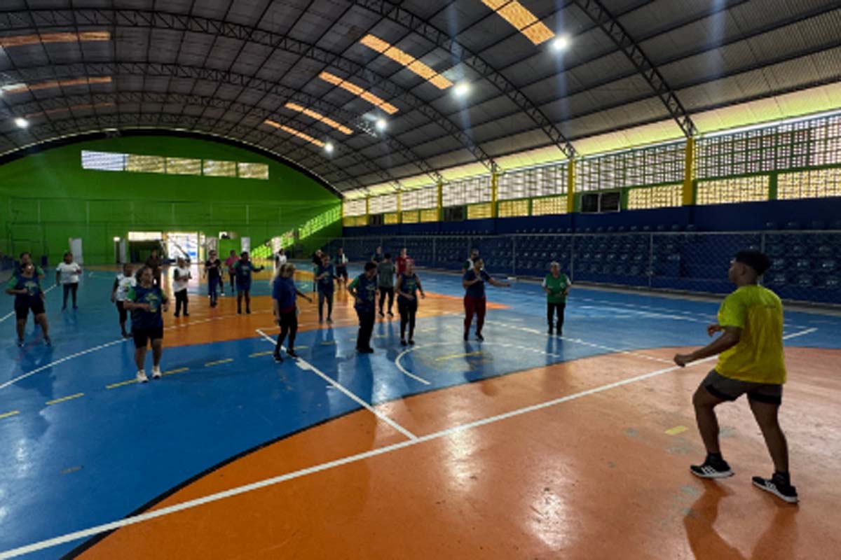 Ritmo, alegria e saúde: aulas para 60+ transformam vidas no Ginásio Dudu