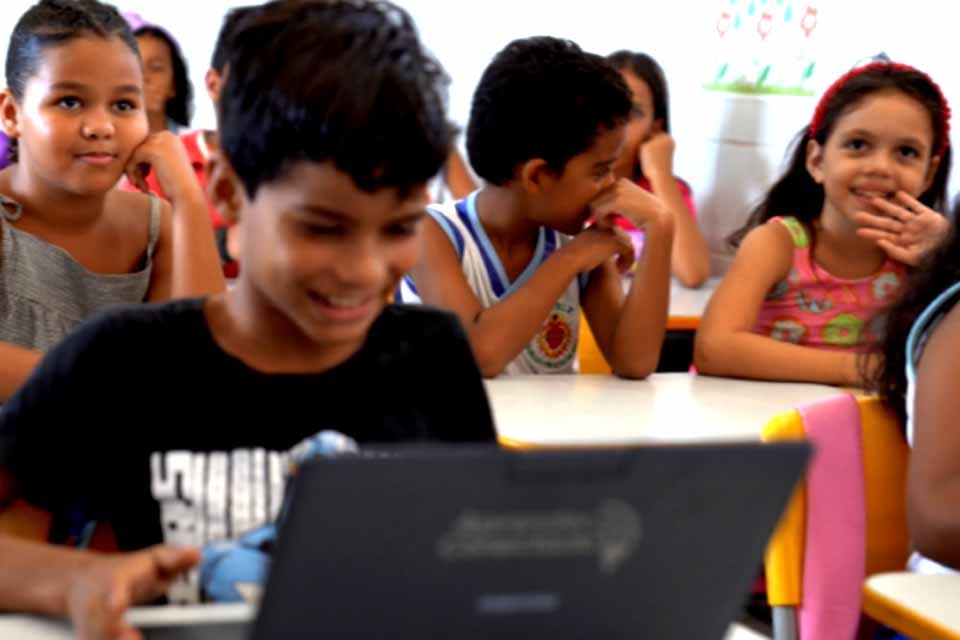 Escolas Conectadas alcança 68,4% das instituições públicas em 2025 e se aproxima da meta de universalização da internet