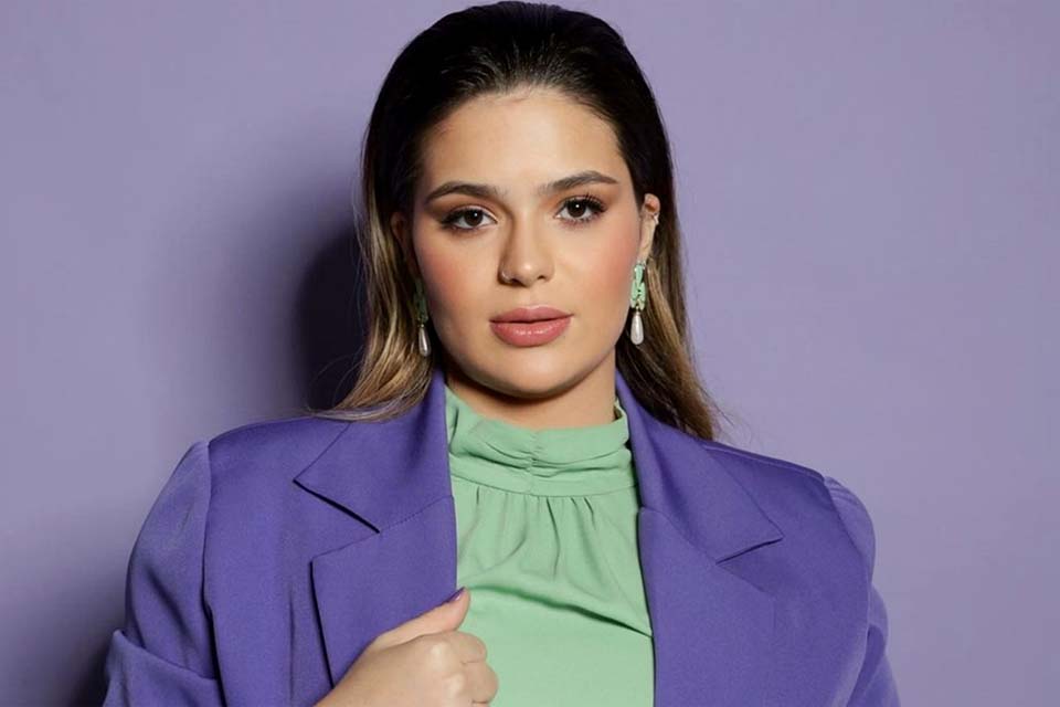 Viih Tube confessa ter feito ‘xixi no carro’ após perrengue no trânsito: 'Banco todo molhado'