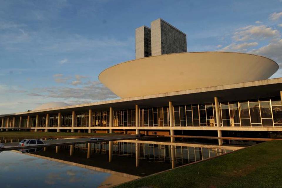 Com recuo do relator, PEC dos Fundos é aprovada na CCJ do Senado