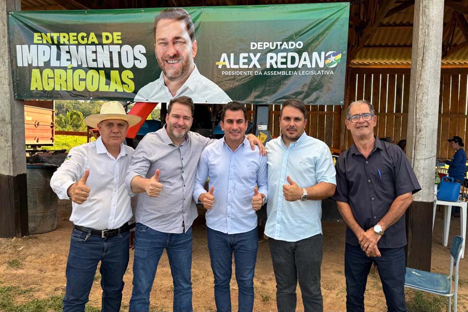 Deputado Alex Redano entrega implementos agrícolas para a Associação Canachoeira em Ariquemes