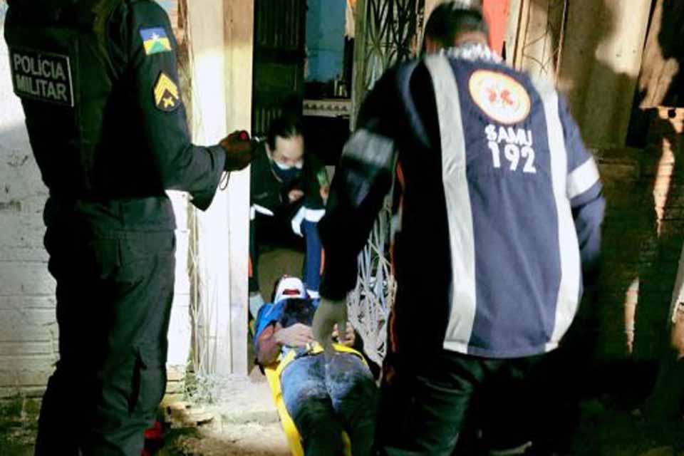 Apenado é atacado com golpes de facão na zona leste