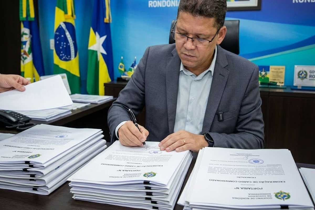 Rocha fica, mexe no tabuleiro e redesenha o jogo eleitoral em Rondônia