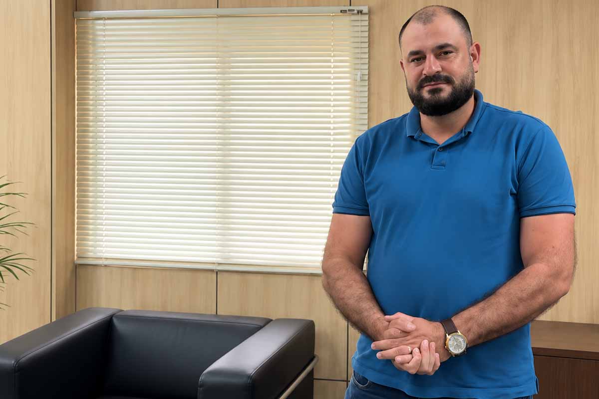 Presidente da Câmara questiona quase R$ 140 mil em reparos e compra de motor para caminhão de lixo