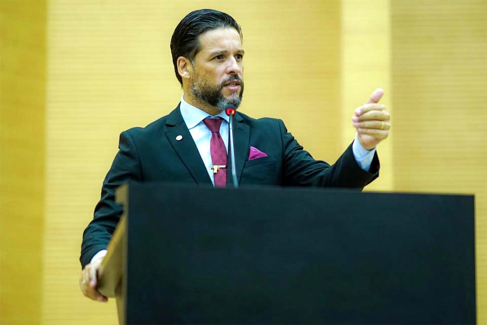 Deputado Delegado Camargo cobra informações sobre fila de espera da UTI no Hospital João Paulo II