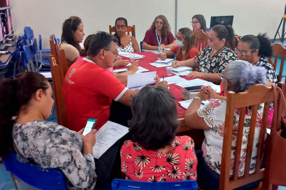 Semed de Pimenta Bueno promove reunião como os professores do AEE 2024