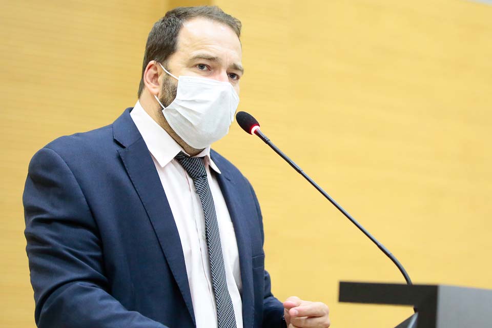 Deputado Alex Redano destaca sessão que aprovou criação de fundo para a compra de vacinas no combate a Covid-19