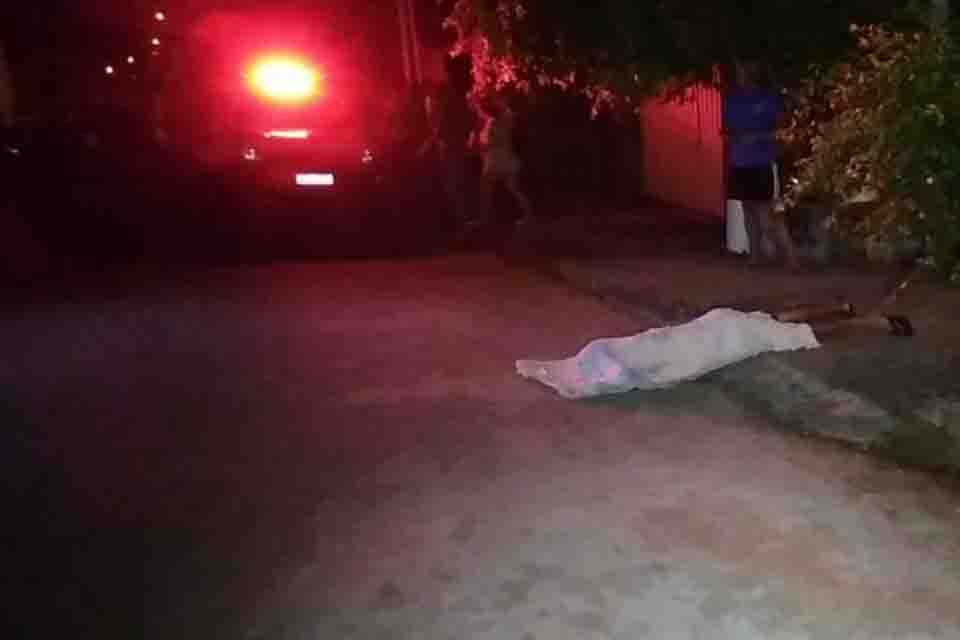 Ex-presidiário é morto a tiros em frente à sua residência