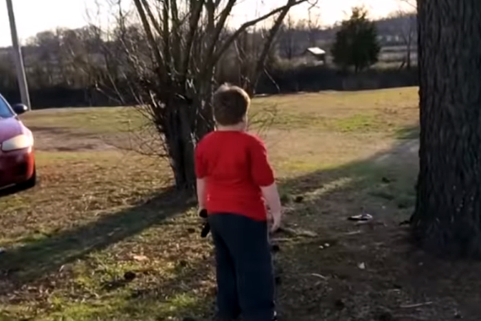 Garotinho fica bravo após descobrir sexo do bebê 