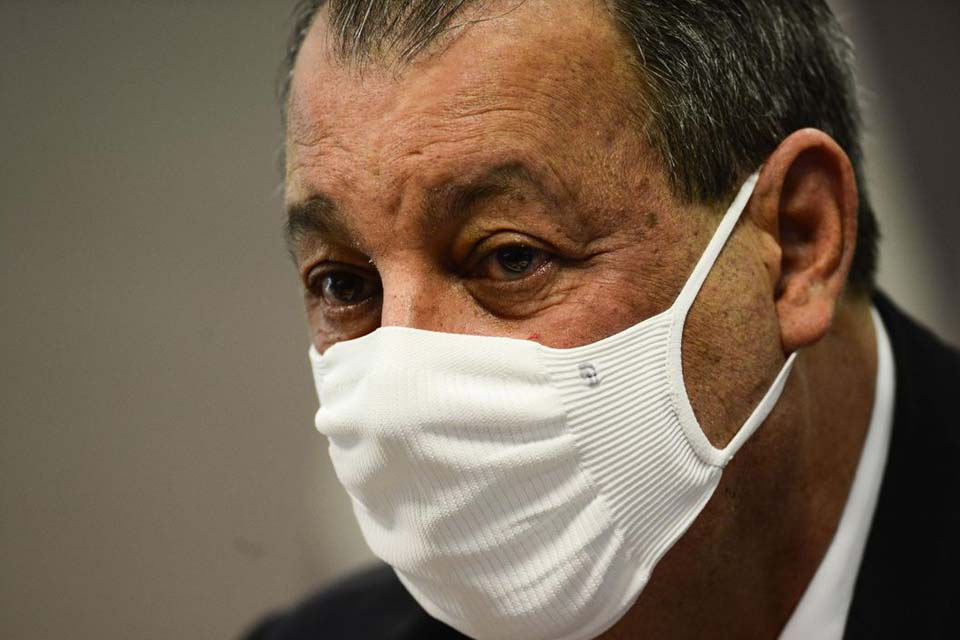 Senador Omar Aziz testa positivo para covid-19