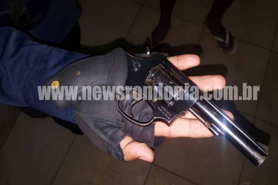 Homem é preso com revolver na cintura em Candeias do Jamari