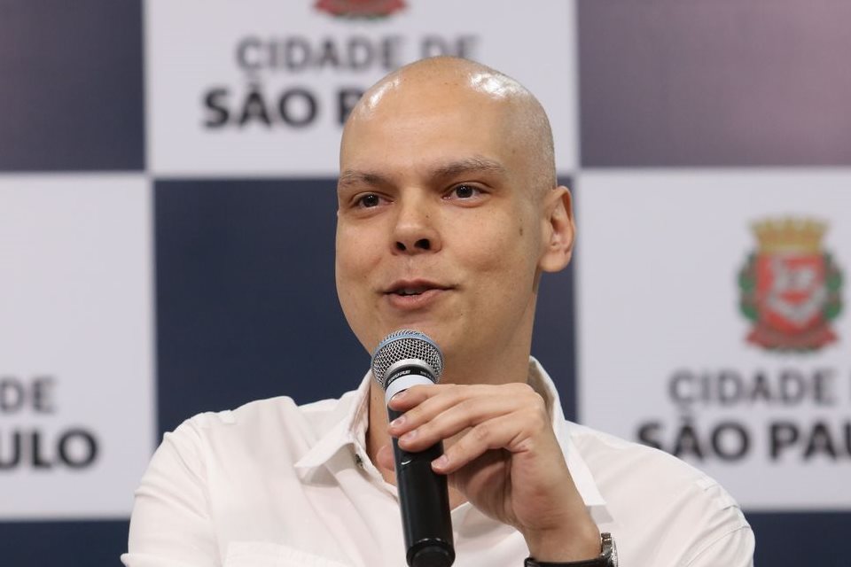 Bruno Covas anuncia uso da cloroquina no tratamento da covid-19