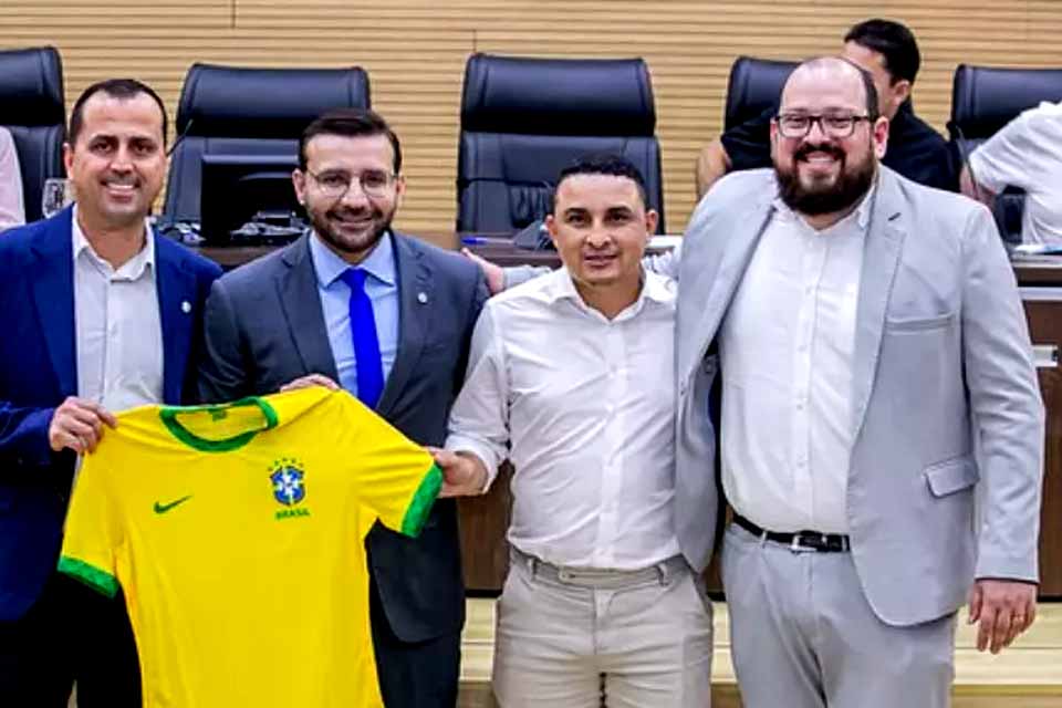 Executivo de Futebol Bruno Costa recebe homenagem na Assembleia Legislativa