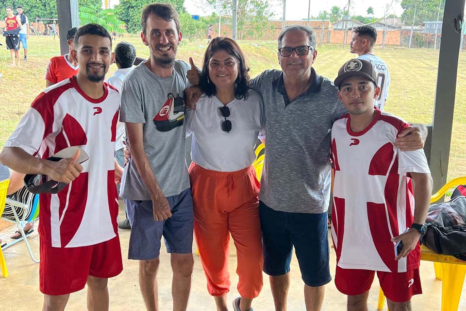 Deputada Cássia Muleta prestigia Torneio de Futebol promovido por vereadores no município de Jaru