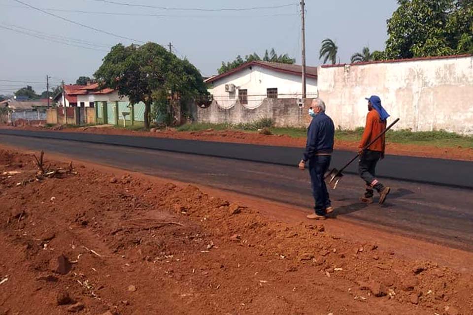 Governo fiscaliza qualidade dos trabalhos executados em obra de asfaltamento urbano no município