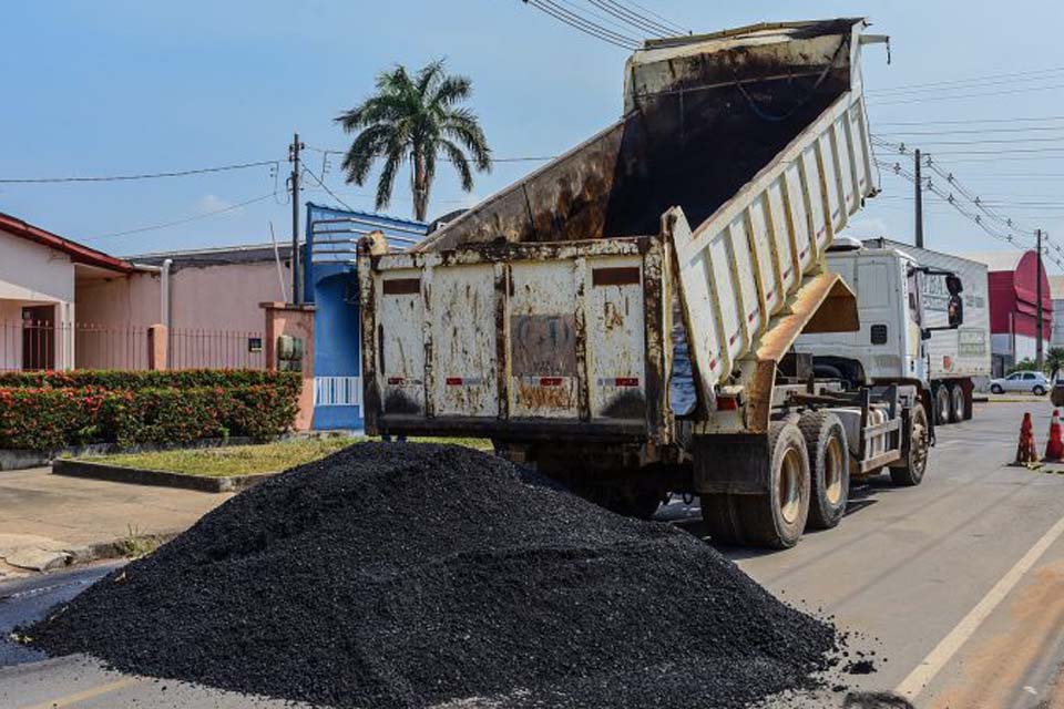 Prefeitura avança com obras de restauração de valas de esgoto no 2º distrito