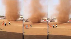 Tempestade de areia assusta jogadores de críquete