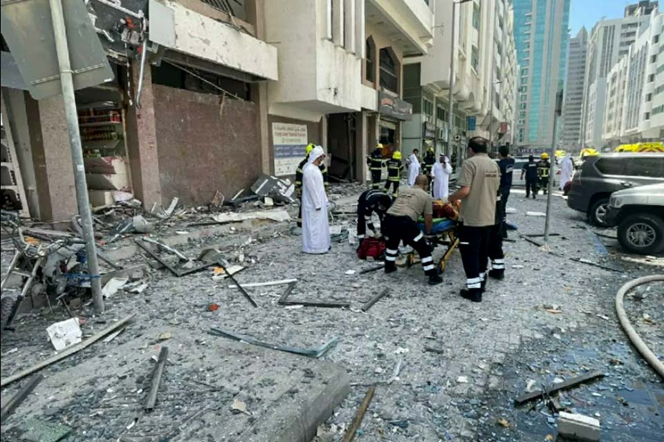 Explosão em Abu Dhabi deixa pelo menos 2 mortos e 120 feridos