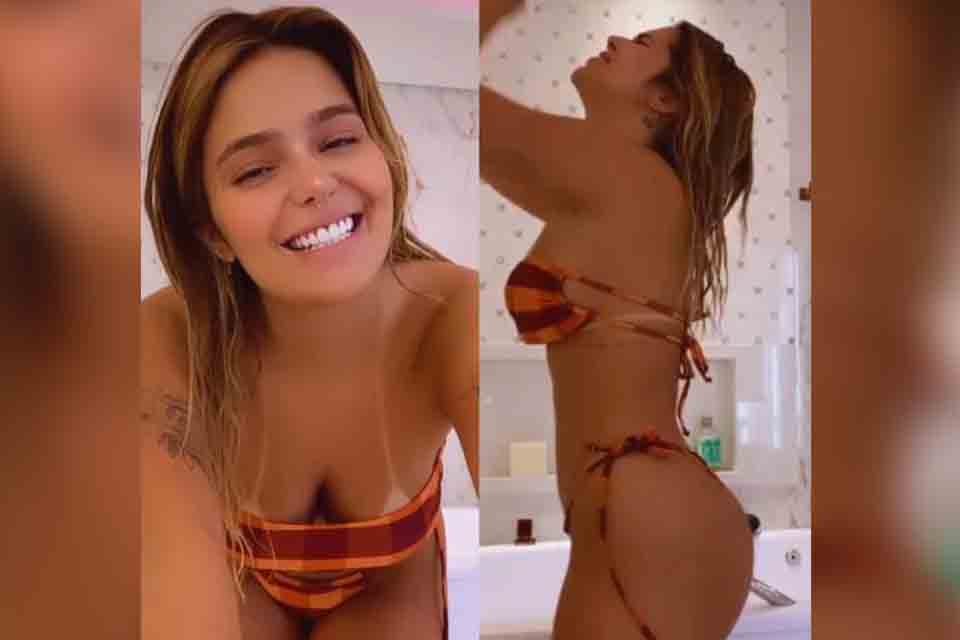 No banheiro de sua cobertura, Viih Tube canta e dança de biquíni