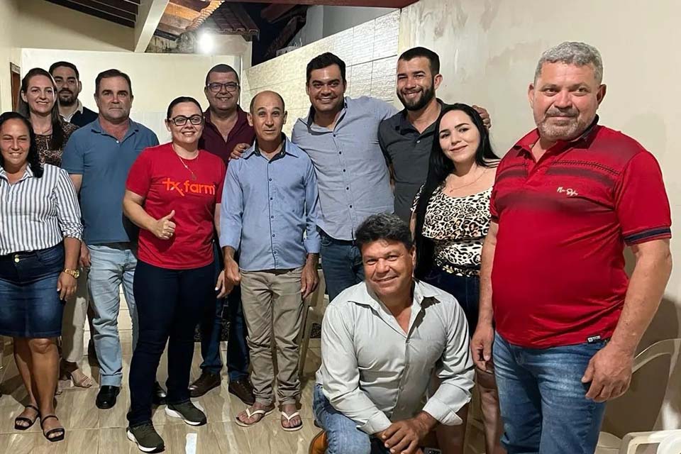 Deputado Expedito Netto se reúne com vereadora e grupo da Terceira idade em Ministro Andreazza Deputado Expedito Netto se reúne com vereadora e grupo da Terceira idade em Ministro Andreazza