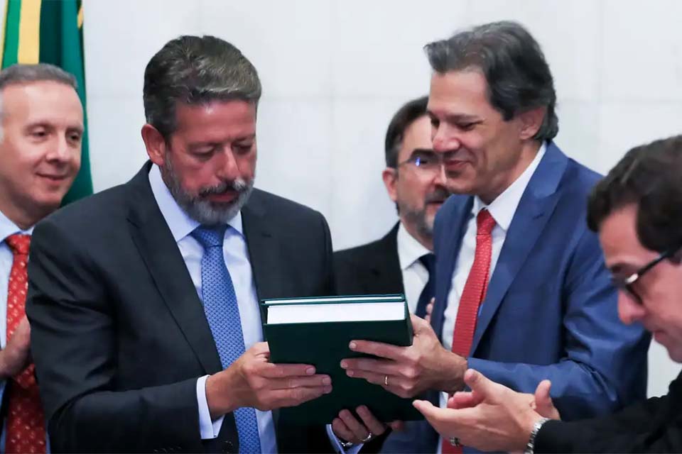 Regulamentação da reforma tributária prevê alíquota média de 26,5%