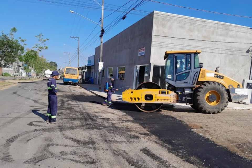 Prefeitura recupera vias de grande fluxo em Ji-Paraná