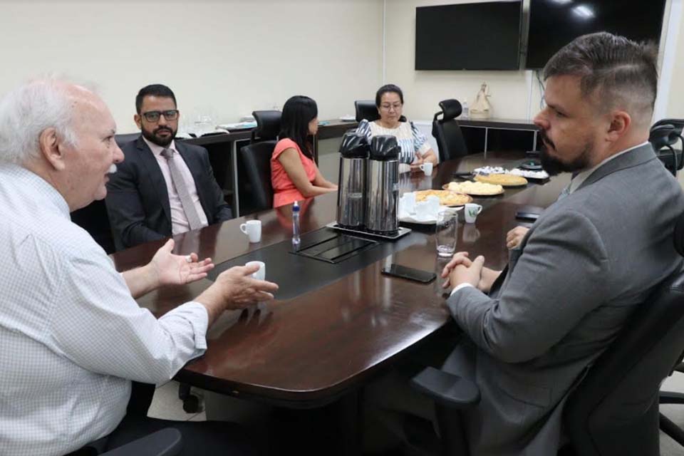 Nova presidência do TRT-14 recebe visita institucional das OABs de Rondônia e Acre