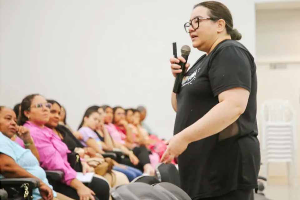 Capacitação prepara equipes escolares para mediação de crises e apoio a estudantes