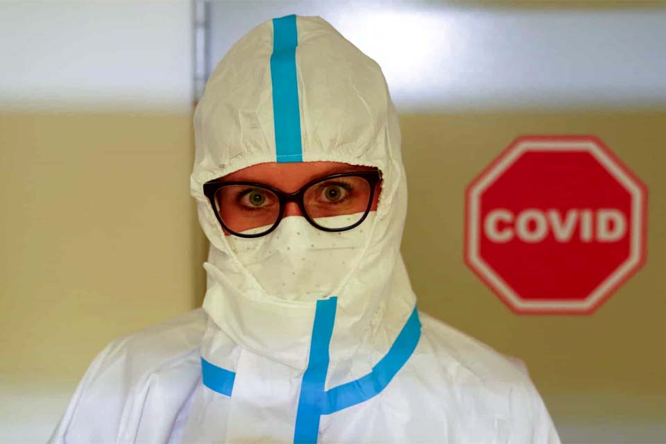 Pandemia já matou mais de 4,71 milhões de pessoas no mundo