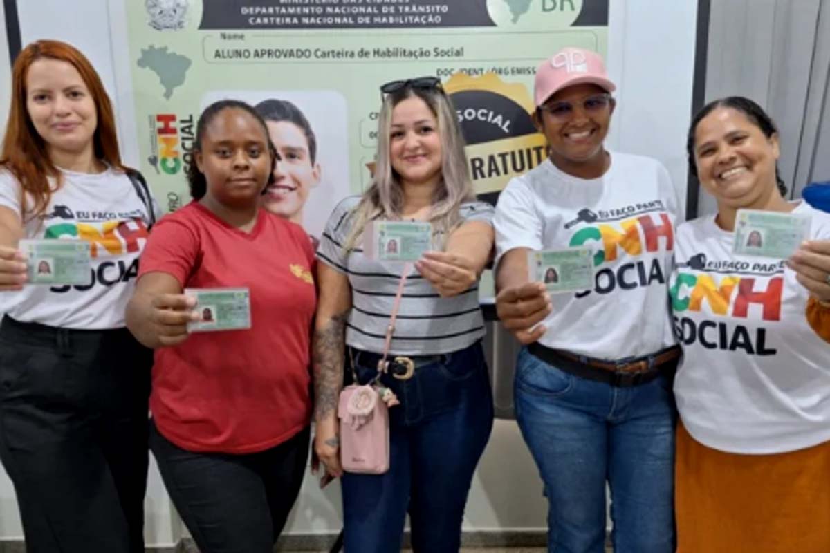 Contempladas do programa CNH Social em Ariquemes e Ji-Paraná recebem as novas permissões para dirigir 