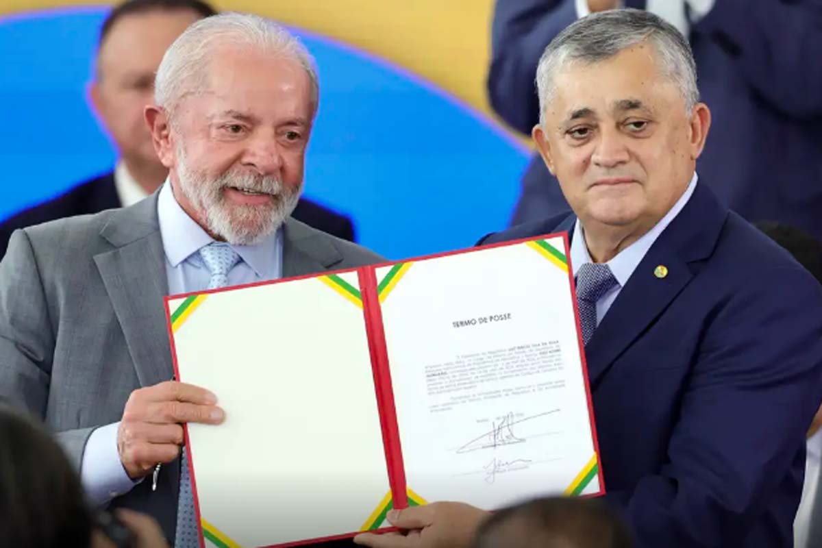 José Guimarães assume ministério e fala em 