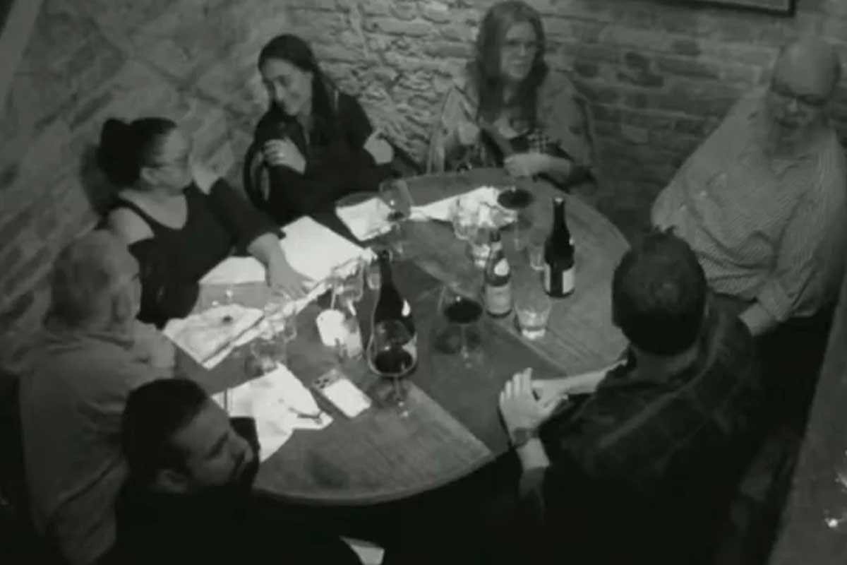 Funcionário relata ofensas xenofóbicas em confusão envolvendo Ed Motta em restaurante do Rio