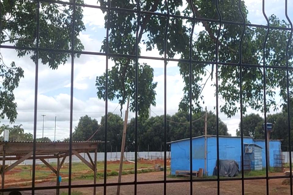 Teminal rodoviário temporário é organizado pela prefeitura para atender população