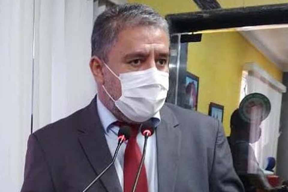 Vereador Fogaça votou favorável aos projetos que garantem R$ 2.800,00  e R$ 2.050,00 para professores e trabalhadores de apoio