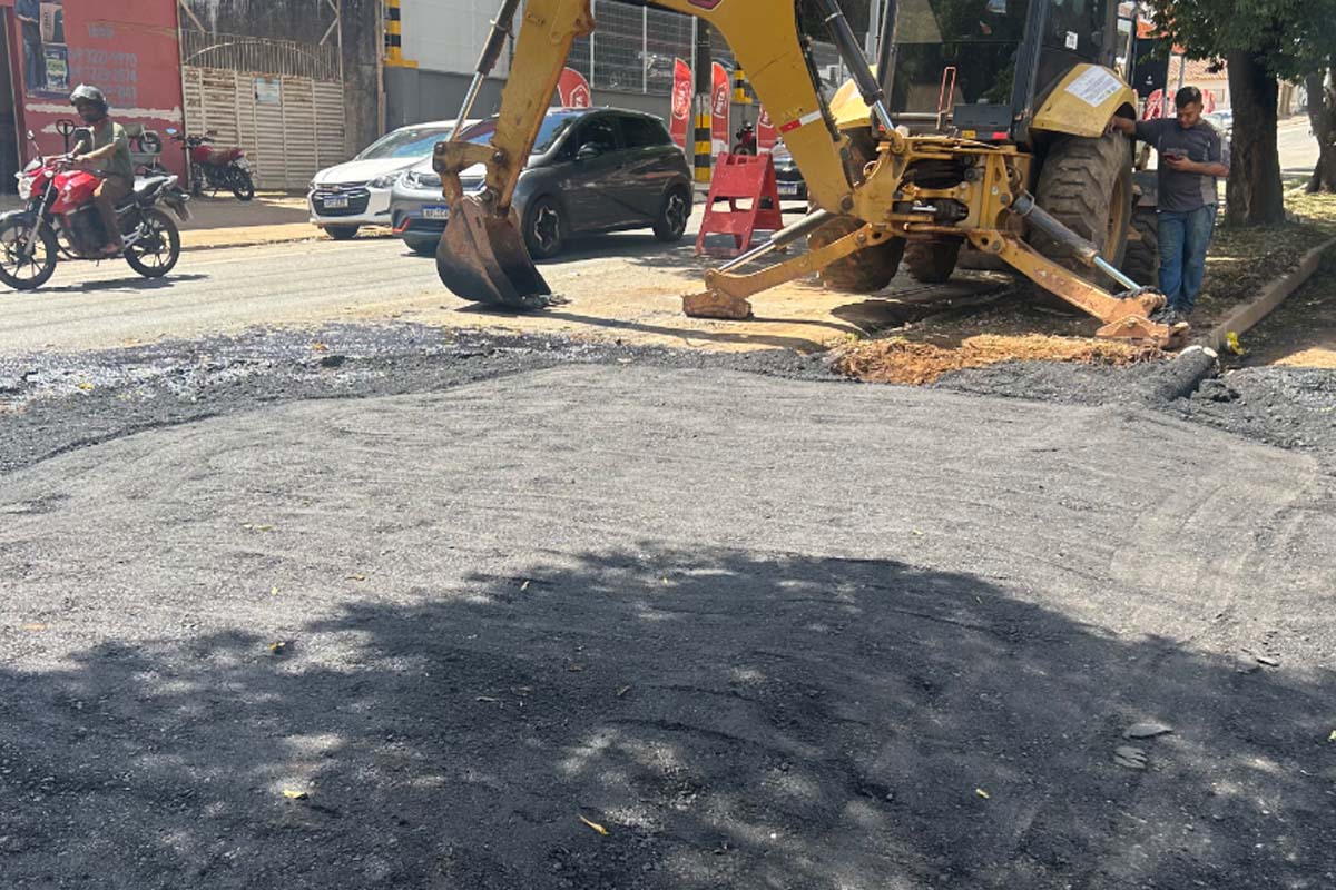 Mais seis ruas recebem serviços de tapa-buracos no bairro Cohab