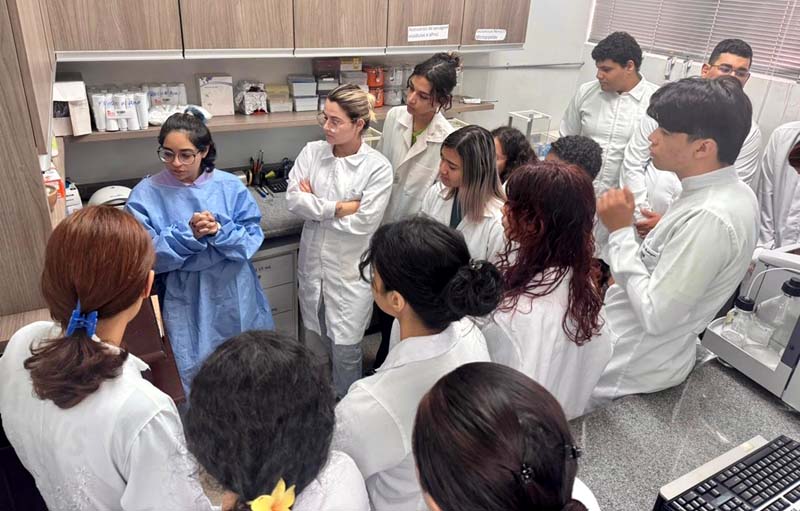 Estudantes de Biotecnologia realizam visita técnica a laboratórios da UNIR em Porto Velho