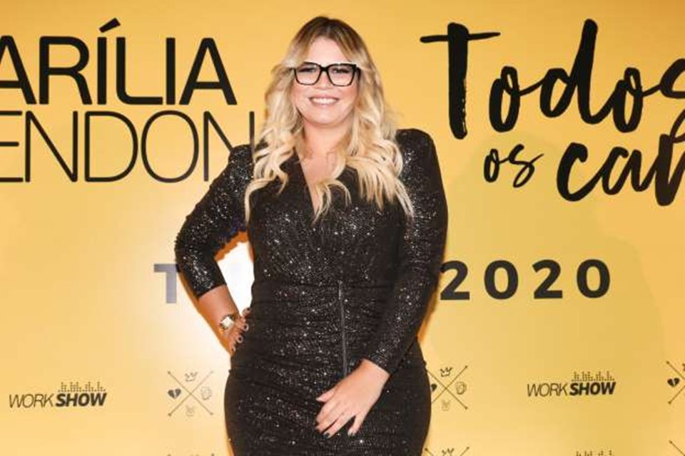 Marília Mendonça quebra recorde e manda recado para Maraisa em live