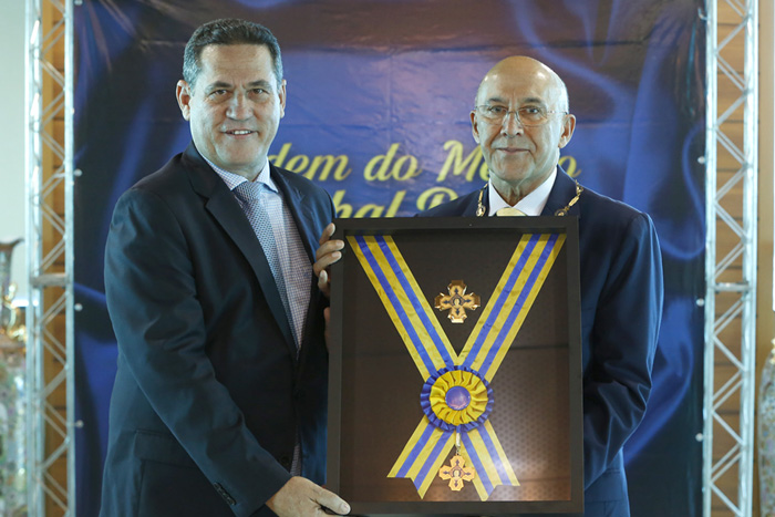 Maurão de Carvalho recebe comenda da ordem do mérito Marechal Rondon, em nome da Assembleia Legislativa