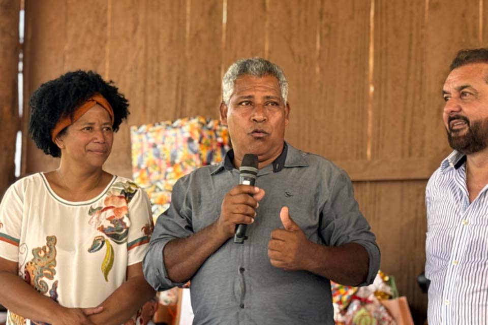 Deputada Sílvia Cristina faz a entrega de implementos agrícolas para três associações rurais de Mirante da Serra 