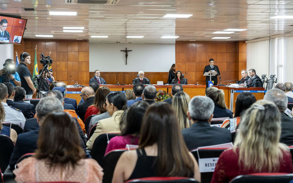 Tribunal Eleitoral de Rondônia empossa juíza como membro da corte 