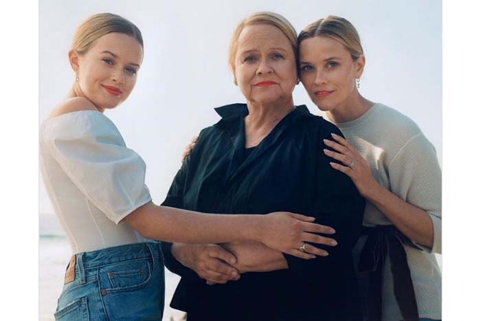 Reese Witherspoon posa com mãe e filha; fãs destacam semelhanças