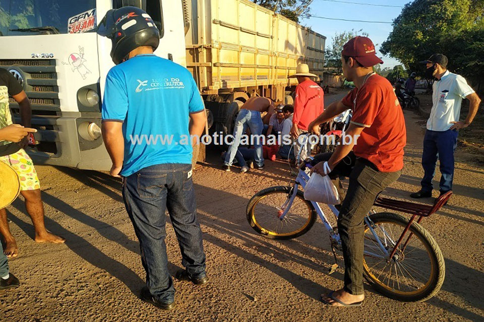 Motociclista fica gravemente ferido após colidir em caminhão na Linha 605